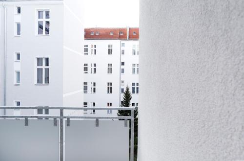 SC 02 by ROCKCHAIR Apartments l SUPERHOST Status l 4 Bedrooms Boxspringbeds 2 Bathrooms Balcony Elevator - Cozy Family & Business Flair welcomes you! photo 6