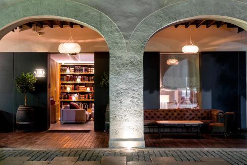 a lobby with a couch in the middle of a room at Aire Hotel & Ancient Baths in Almería