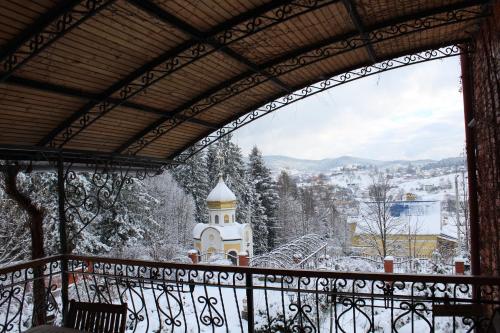 a balcony with a view of a snow covered mountain at Zolotoie Runo in Skhidnitsa