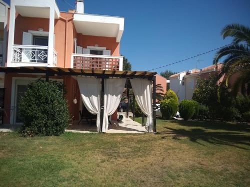 Gallery image of Sunny Villa Sea View by RentalsPro Services in Neos Marmaras