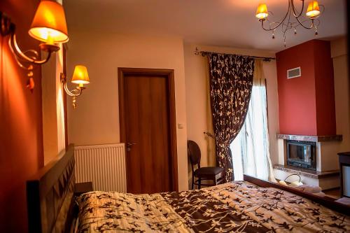 Ένα ή περισσότερα κρεβάτια σε δωμάτιο στο Andromeda Hotel Limni Plastira