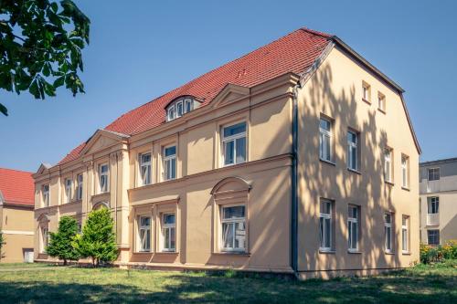 a large building with a red roof at Hotel Schloss Neustadt-Glewe in Neustadt-Glewe