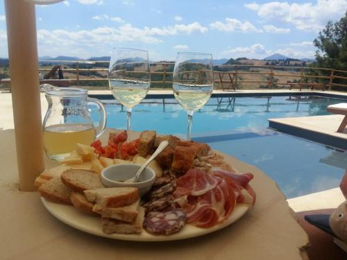 a plate of food and two glasses of wine at La Cerqua in Arcevia