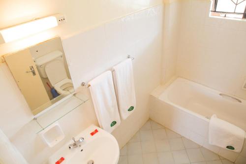 Ванная комната в Njema Court Apartment
