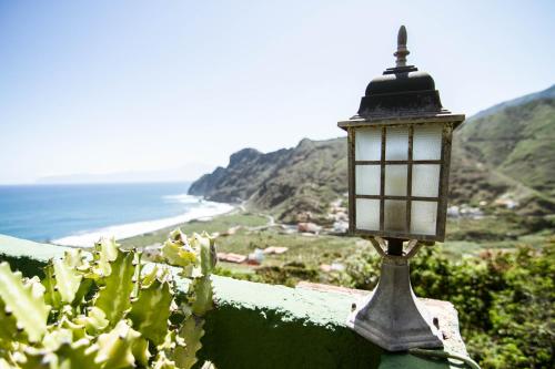 a street light on a wall with a view of the ocean at Finca Rural El Silbo - Casas Rurales in Hermigua