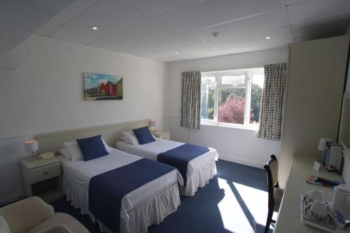 Кровать или кровати в номере Westhill Country Hotel