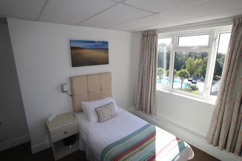 Кровать или кровати в номере Westhill Country Hotel