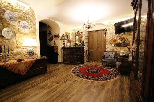 a living room with a stone wall at Kimera in Piazza Armerina
