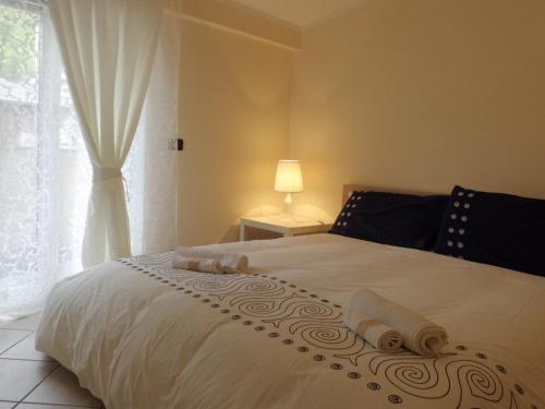 a bedroom with a white bed with a window at Affittacamere Ca' Fattorini in Baceno