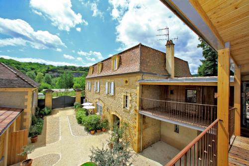 an aerial view of a building with a balcony at Les Glycines - Hôtel & Spa - Teritoria in Les Eyzies-de-Tayac