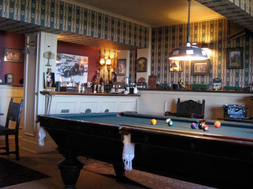 Billiards table sa Unique Lodge