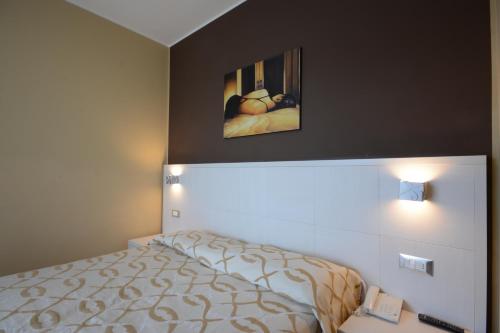 a bedroom with a bed and a picture on the wall at Kiara Residence in Giulianova