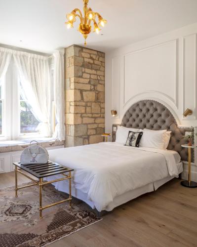 Кровать или кровати в номере The Francis House
