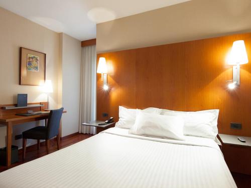 Säng eller sängar i ett rum på Hotel Ciutat Martorell