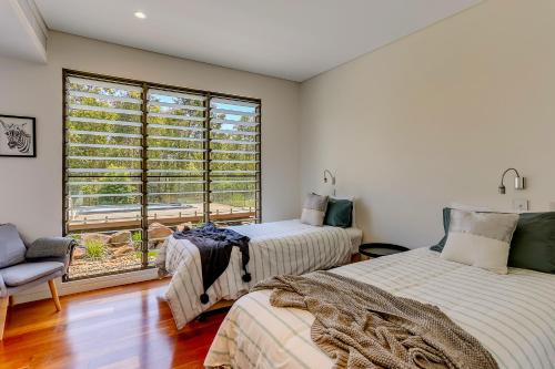 Een bed of bedden in een kamer bij Calanthe Acreage - Doonan