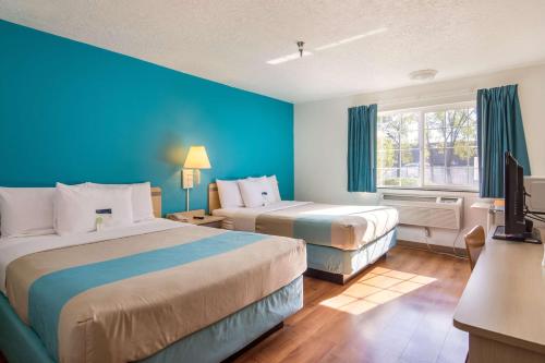 Postel nebo postele na pokoji v ubytování Motel 6-The Dalles, OR