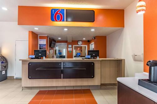 a fast food restaurant with a large dishwasher at Motel 6-Raleigh, NC - Cary in Cary