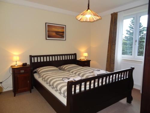 a large bed in a bedroom with a window at Appartements im Hollandhaus in Kurort Oberwiesenthal