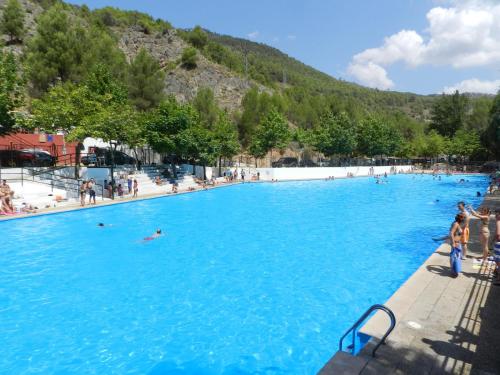 Hồ bơi trong/gần Hostal Rural La Montería