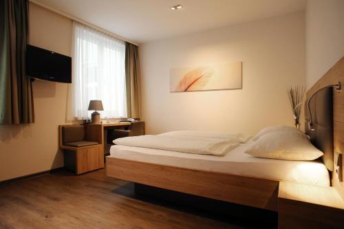 Ein Bett oder Betten in einem Zimmer der Unterkunft Hotel-Gasthof Graf