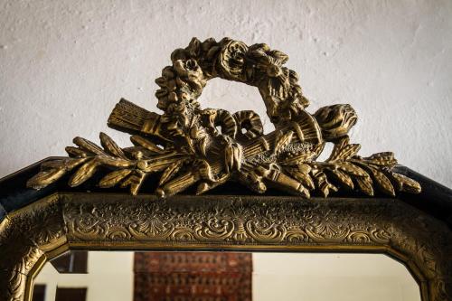 Φωτογραφία από το άλμπουμ του The Scarlet House στη Μεγίστη