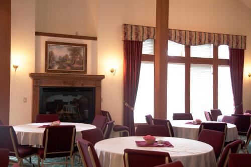 FairBridge Inn & Suites Leavenworthにあるシーティングエリア