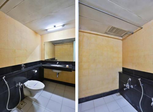 La salle de bains est pourvue de toilettes et d'un lavabo. dans l'établissement Hotel President Inn By Sky Stays, à Gandhinagar