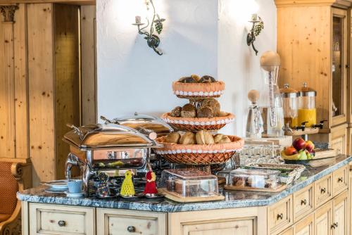 a kitchen counter with bread and baskets of food at Hotel - Landgasthof Rebstock in Nimburg