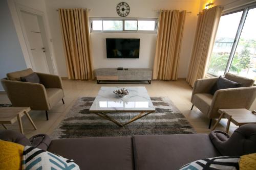 Μια τηλεόραση ή/και κέντρο ψυχαγωγίας στο The Avery Apartments, Dzorwulu