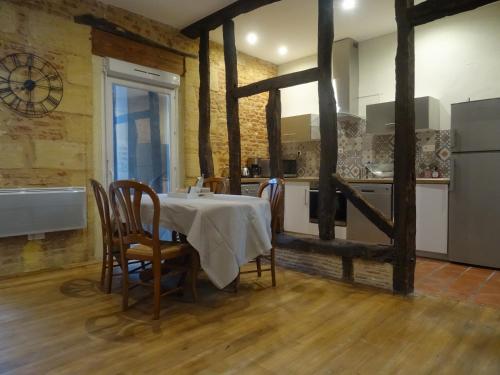 a kitchen with a table and chairs in a room at Habitation Saint-Clar Vieille Ville in Bergerac