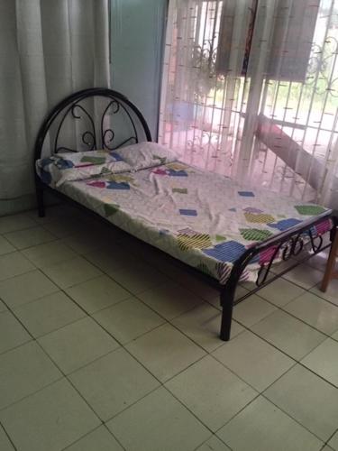 Postel nebo postele na pokoji v ubytování Fleetwood Suites