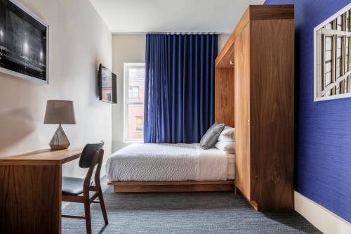מיטה או מיטות בחדר ב-Found Hotel Boston Common