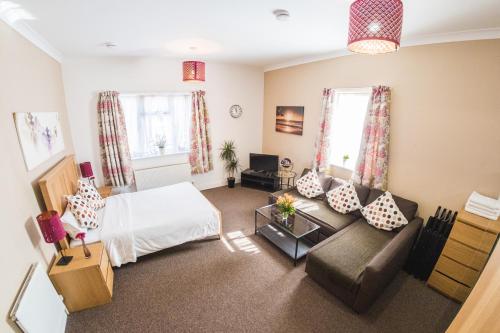 A seating area at Ilford Central Luxury Apartments 