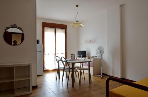 Televízia a/alebo spoločenská miestnosť v ubytovaní Aurora Residence