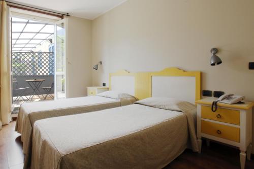En eller flere senge i et værelse på Hotel Risi