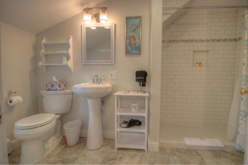 Ένα μπάνιο στο The Tern Inn Bed & Breakfast and Cottages