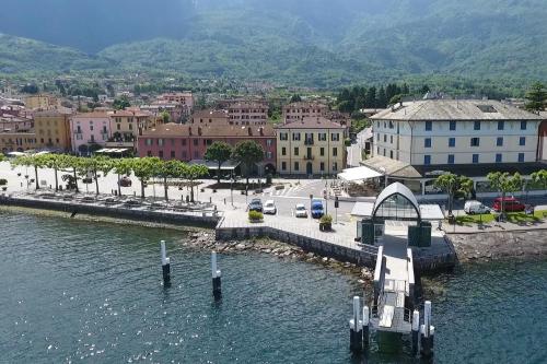an aerial view of a town with a body of water at Hotel Risi in Colico