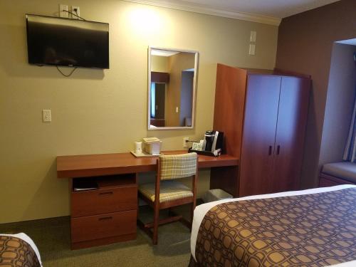 מיטה או מיטות בחדר ב-Microtel Inn & Suites Dover by Wyndham