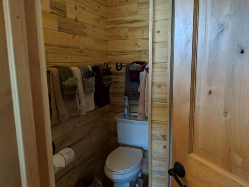 Ein Badezimmer in der Unterkunft K3 Guest Ranch