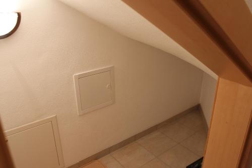 a room with a ceiling with a light switch at Haus Markus in Fügen