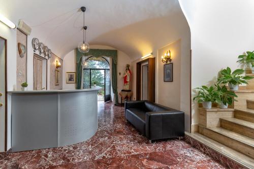 a lobby with a bar and a black couch at Istituto SS Salvatore in Orvieto