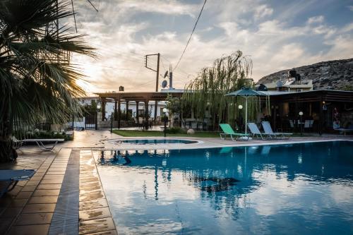 Bazén v ubytování Dimitris Villa Hotel nebo v jeho okolí
