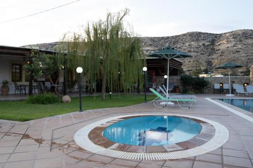 Bazén v ubytování Dimitris Villa Hotel nebo v jeho okolí