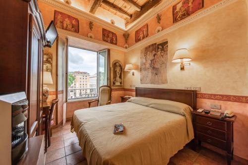 a bedroom with a large bed and a window at Hotel Barrett in Rome