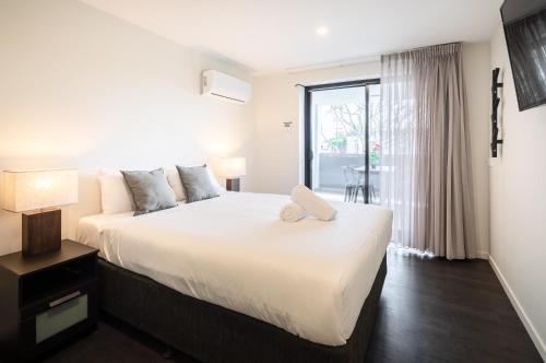Postel nebo postele na pokoji v ubytování Ascot Budget Inn & Residences