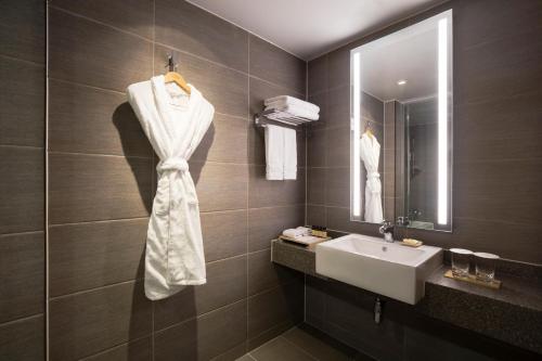 Orakai Cheonggyesan Hotel tesisinde bir banyo