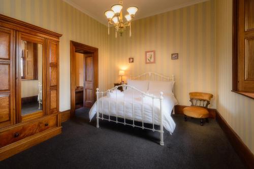 Postel nebo postele na pokoji v ubytování Shearers' Quarters Rathmore