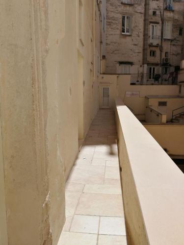 an empty alley in a city with buildings at Stanze Orsini in Gravina in Puglia