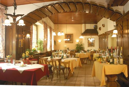 Een restaurant of ander eetgelegenheid bij Hotel-Restaurant Moselblümchen
