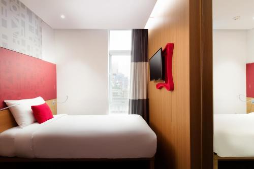 Ένα ή περισσότερα κρεβάτια σε δωμάτιο στο Travelodge Dongdaemun Seoul